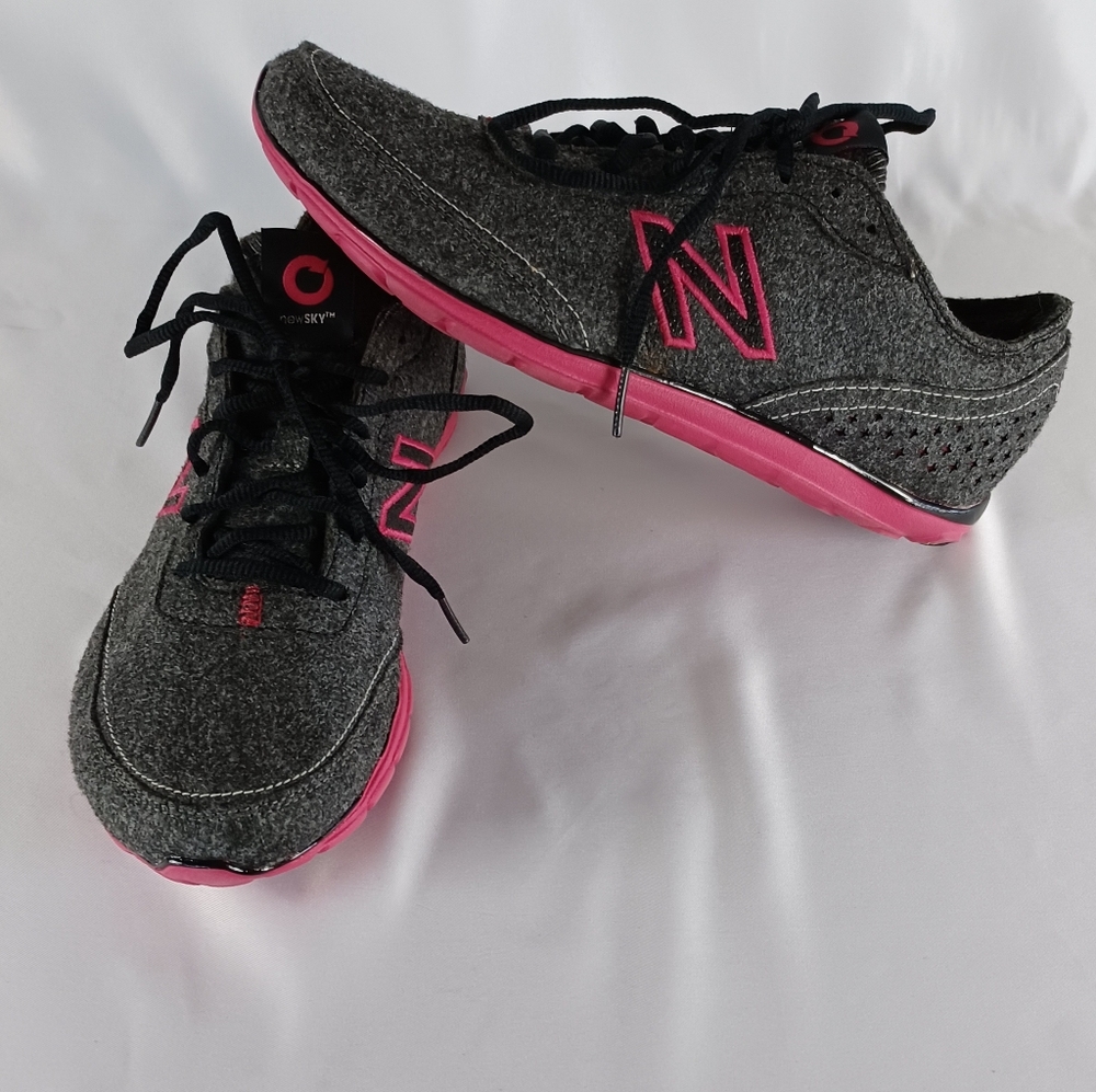 New Balance New Sky Sneakers Size 9.5 Grey and Pink